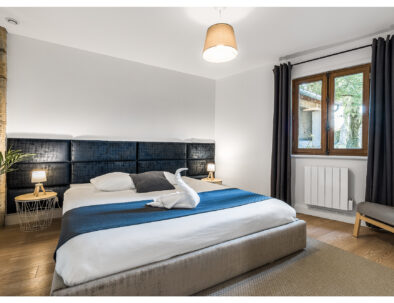 Location de Vacances de Luxe en Californie Caption: Découvrez notre propriété de vacances haut de gamme Description: Réservez notre location de vacances pour une évasion relaxante. Notre chambre luxueuse offre une atmosphère apaisante et zen.